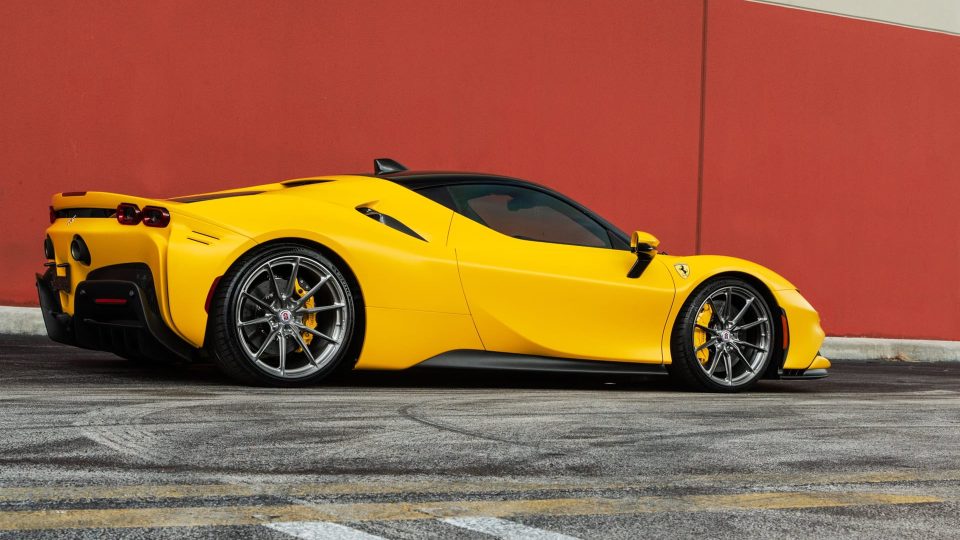 Ferrari SF90 Gialo Modena HRE P104SC