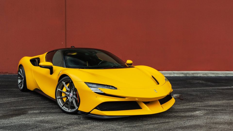 Ferrari SF90 Gialo Modena HRE P104SC