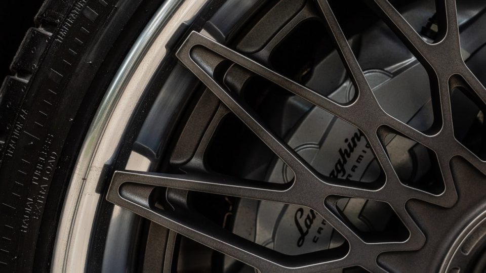 Lamborghini Urus SE | Grigio Nimbus | on ANRKY RS7.3 | Frozen Polished Gunmetal