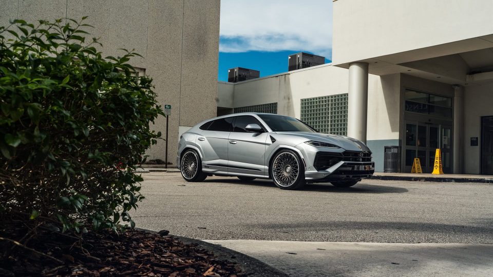 Lamborghini Urus SE | Grigio Nimbus | on ANRKY RS7.3 | Frozen Polished Gunmetal