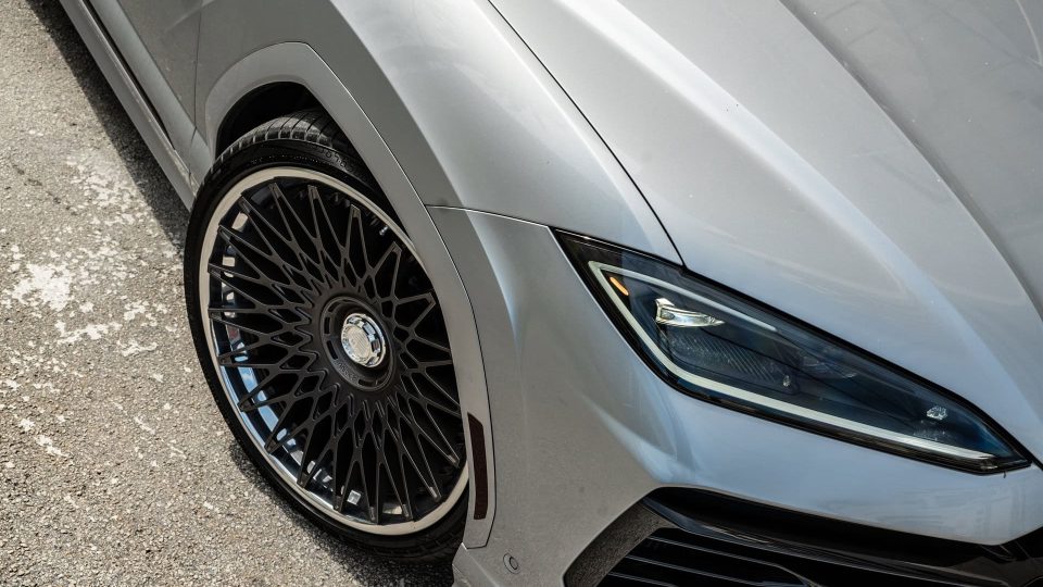 Lamborghini Urus SE | Grigio Nimbus | on ANRKY RS7.3 | Frozen Polished Gunmetal