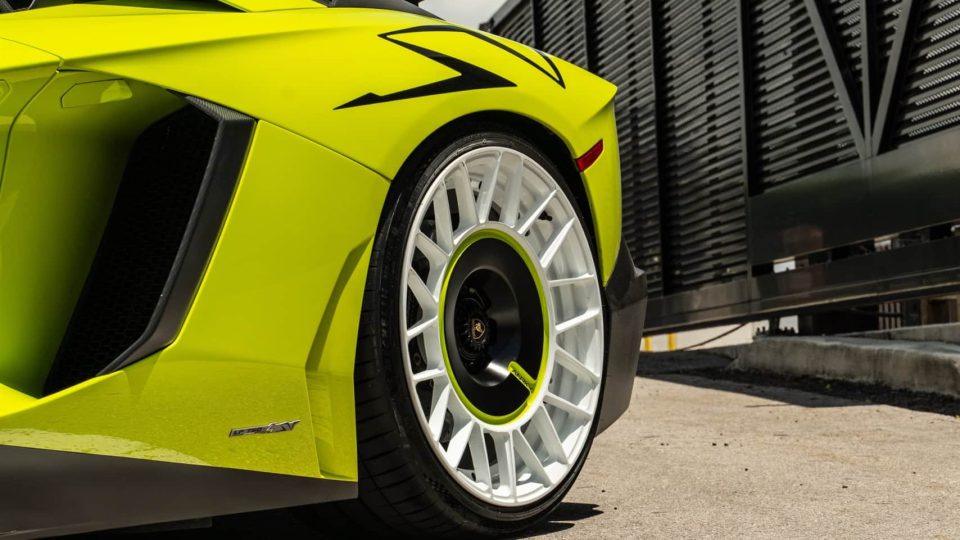 Lamborghini Aventador SV | Verde Scandal | on ANRKY AN20 + AN20 AEROSport | Gloss White