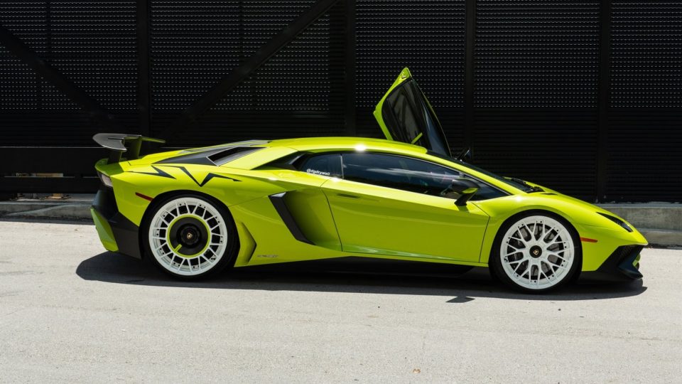 Lamborghini Aventador SV | Verde Scandal | on ANRKY AN20 + AN20 AEROSport | Gloss White