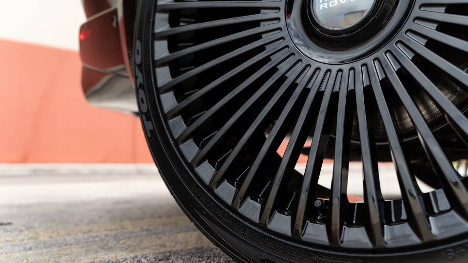 Range Rover | Santorini Black | on Forgiato Trimestre-M | Gloss Black