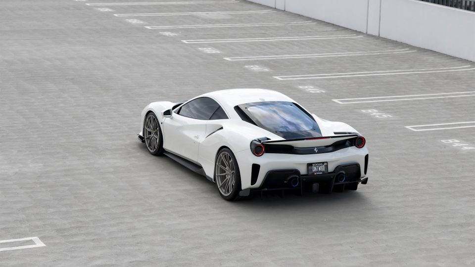 Ferrari 488 Pista | Bianco Avus | on HRE P104SC | Satin White Gold