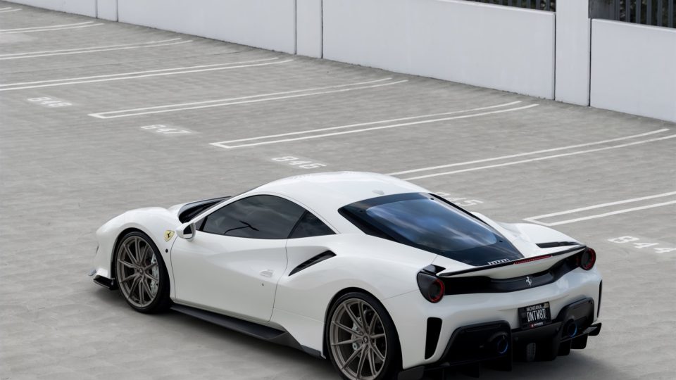 Ferrari 488 Pista | Bianco Avus | on HRE P104SC | Satin White Gold