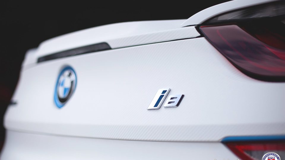 HRE P101 | BMW i8 White Carbon