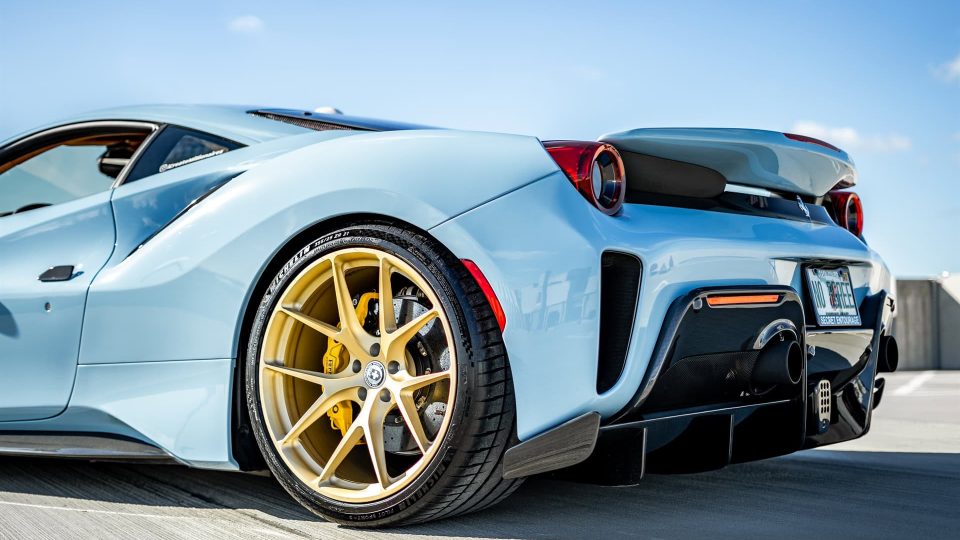 Ferrari 488 Pista | Azurro La Plata | HRE P101 | Frozen Brushed Gold