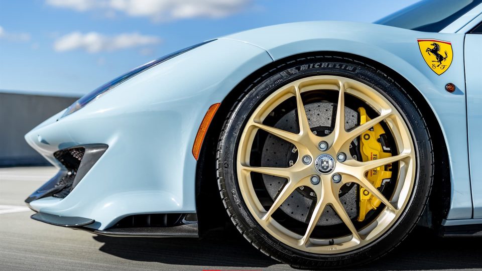 Ferrari 488 Pista | Azurro La Plata | HRE P101 | Frozen Brushed Gold