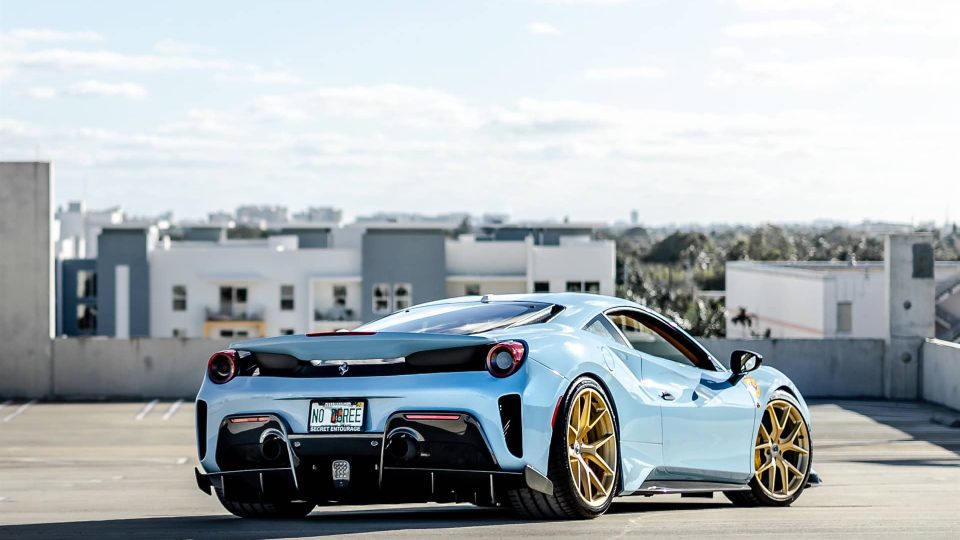 Ferrari 488 Pista | Azurro La Plata | HRE P101 | Frozen Brushed Gold