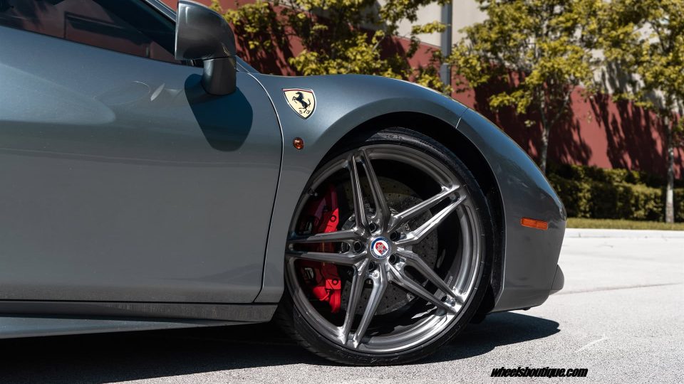 Ferrari 488 GTB | Grigio Silverstone | on HRE P107SC | Brushed Dark Clear