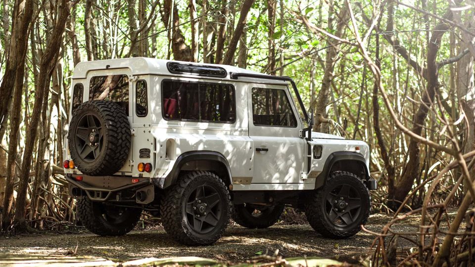 Land Rover Defender – Kahn Design WideBody