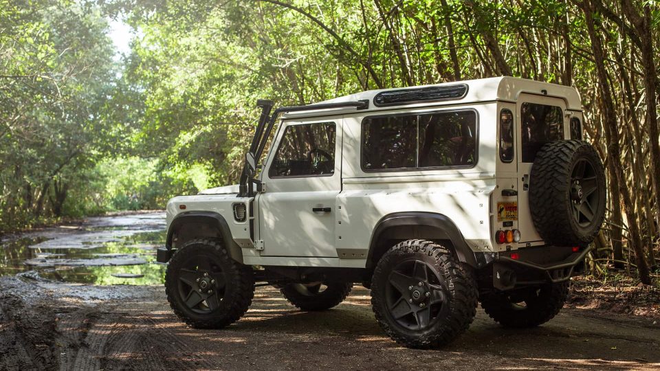 Land Rover Defender – Kahn Design WideBody