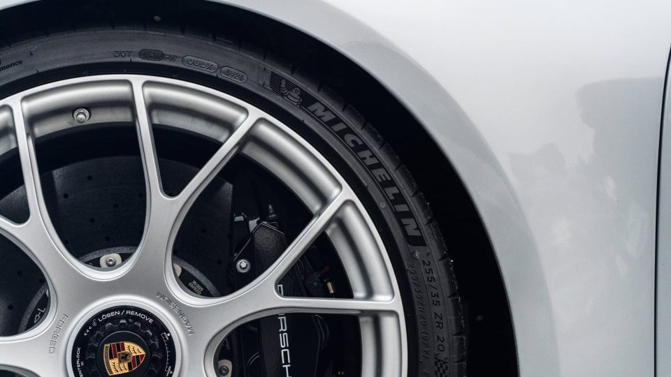 Porsche 992.2 GTS | Carerra White | on iPE 520M Magnesium Wheels | Satin Silver