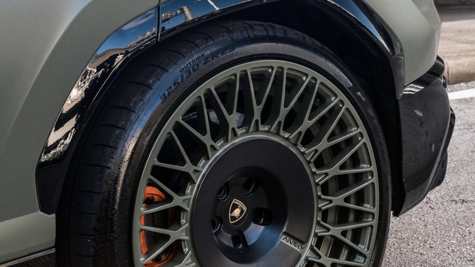 Lamborghini Urus SE | Turbine Verde | on ANRKY RS7.1+ RS7.2 AEROSport | PPG Turbine Verde