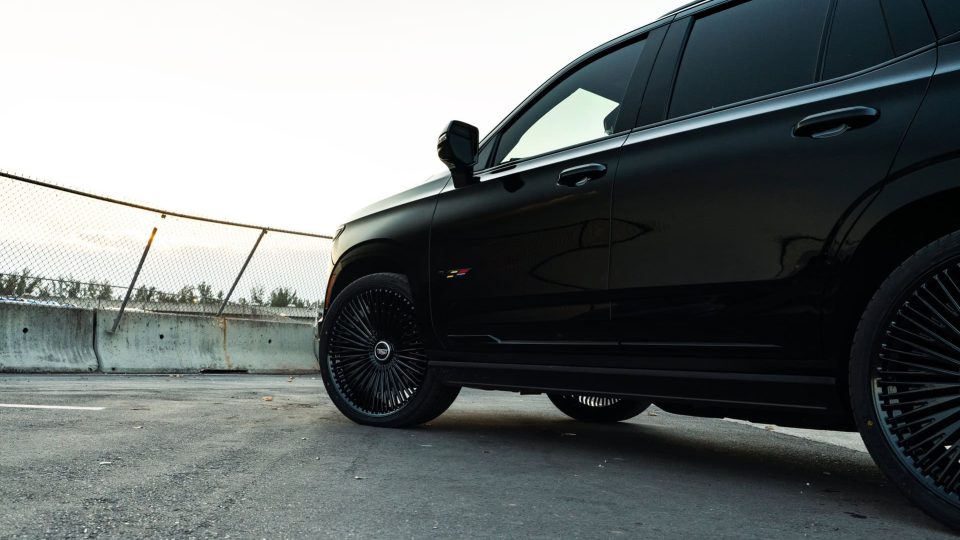 Cadillac Escalade | Black Raven | on 1886 G007 | Gloss Black
