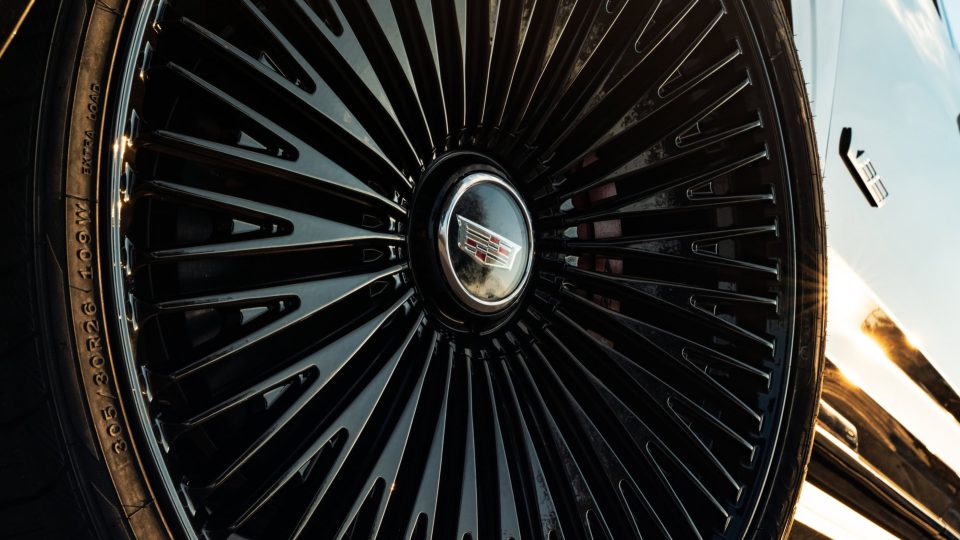 Cadillac Escalade | Black Raven | on 1886 G007 | Gloss Black