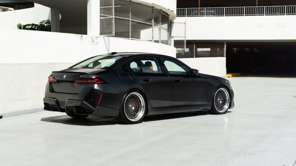 BMW G90 M5 | | on 1886 S009 | Satin Charcoal