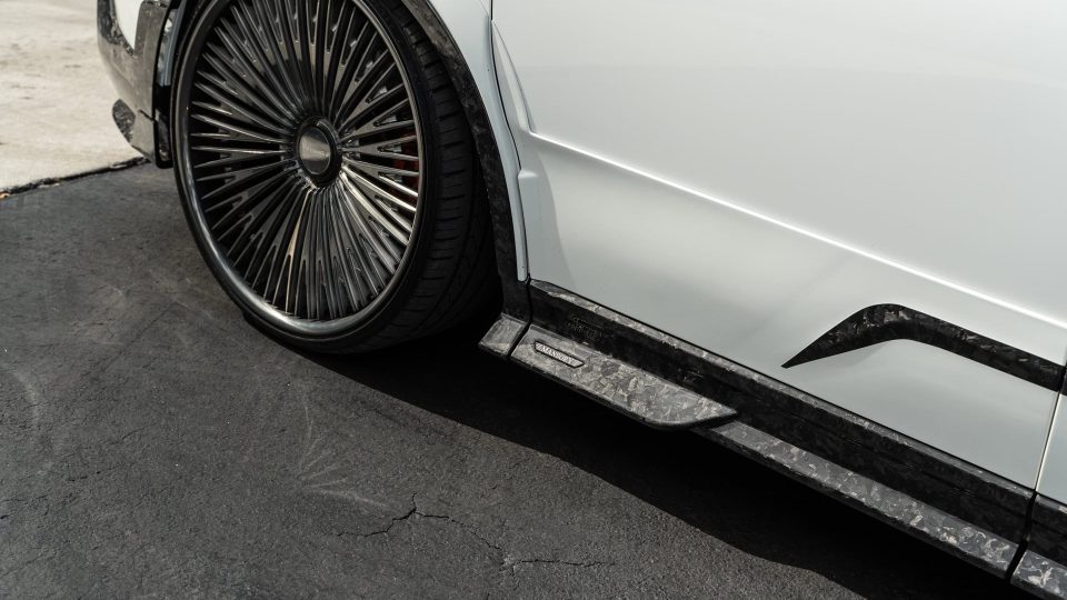 Rolls Royce Cullinan | English White | on 1886 G007 | Mirror Polished Smoke