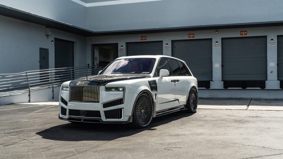 Rolls Royce Cullinan | English White | on 1886 G007 | Mirror Polished Smoke
