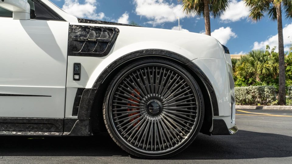 Rolls Royce Cullinan | English White | on 1886 G007 | Mirror Polished Smoke