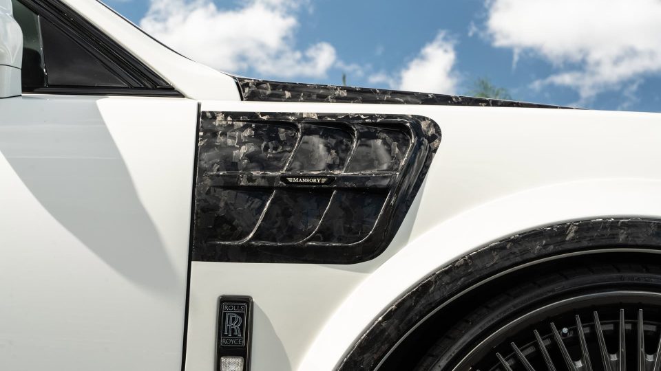 Rolls Royce Cullinan | English White | on 1886 G007 | Mirror Polished Smoke