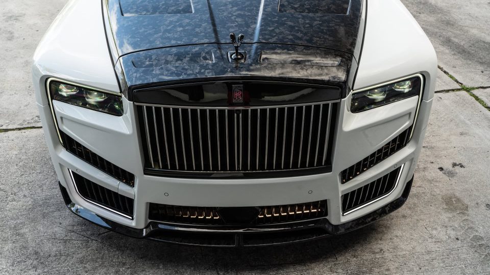 Rolls Royce Cullinan | English White | on 1886 G007 | Mirror Polished Smoke