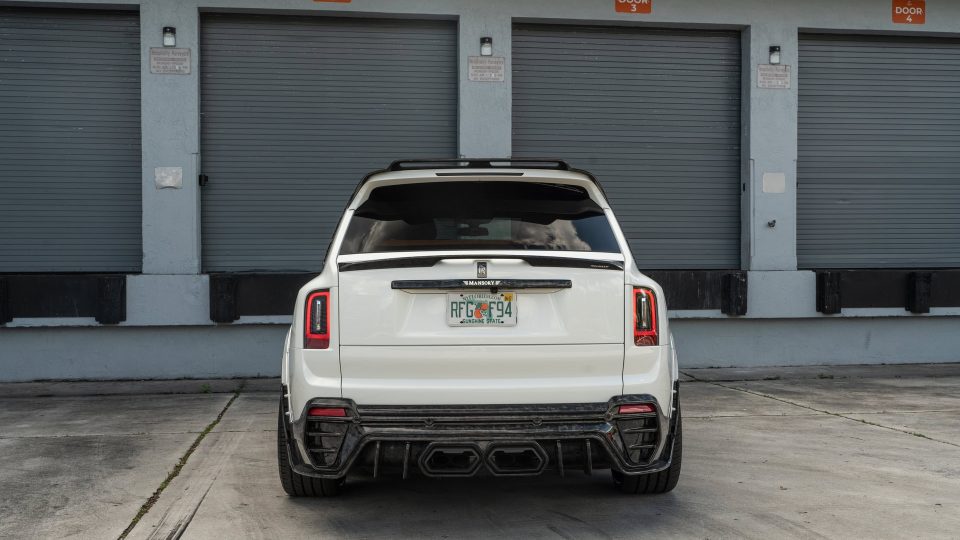 Rolls Royce Cullinan | English White | on 1886 G007 | Mirror Polished Smoke