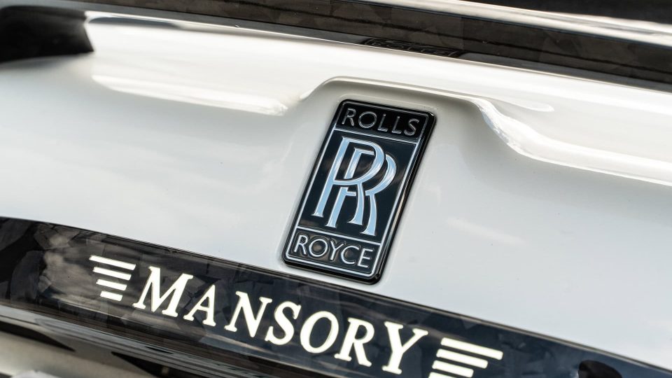 Rolls Royce Cullinan | English White | on 1886 G007 | Mirror Polished Smoke