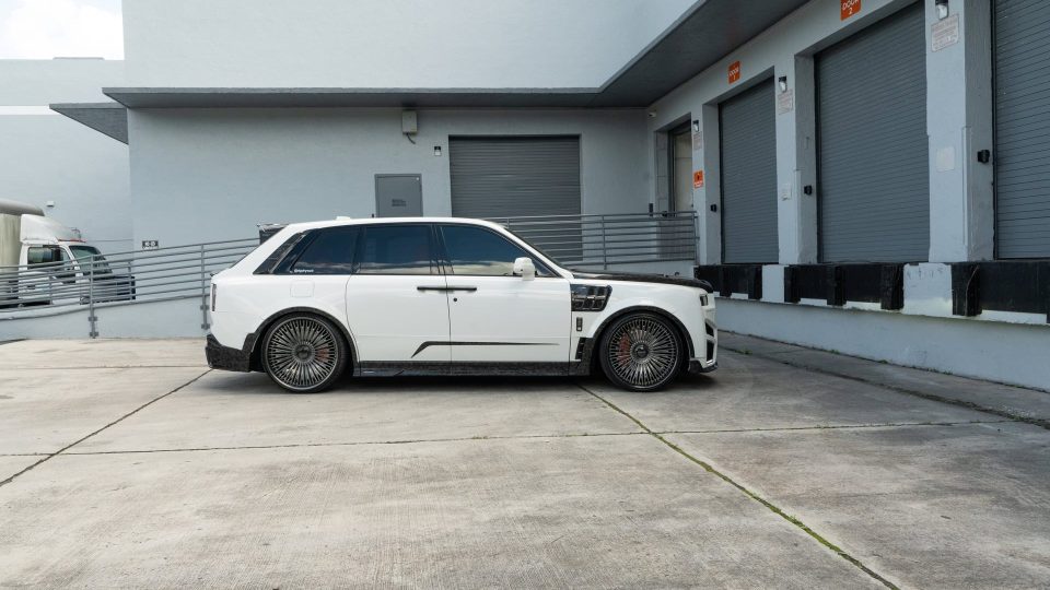 Rolls Royce Cullinan | English White | on 1886 G007 | Mirror Polished Smoke