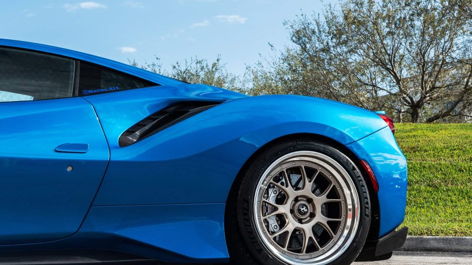 Ferrari 488 Pista | Blu Corza | on 1886 S014 | Satin White Gold