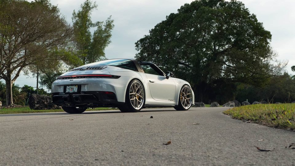 Porsche 992.2 GTS | Ice Gray Metallic | on HRE S101SC | Satin White Gold