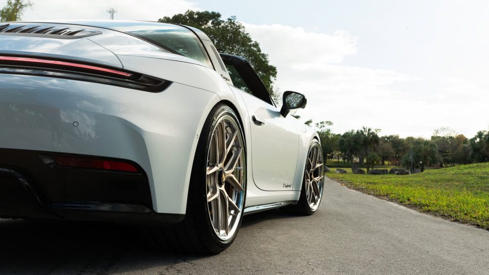 Porsche 992.2 GTS | Ice Gray Metallic | on HRE S101SC | Satin White Gold