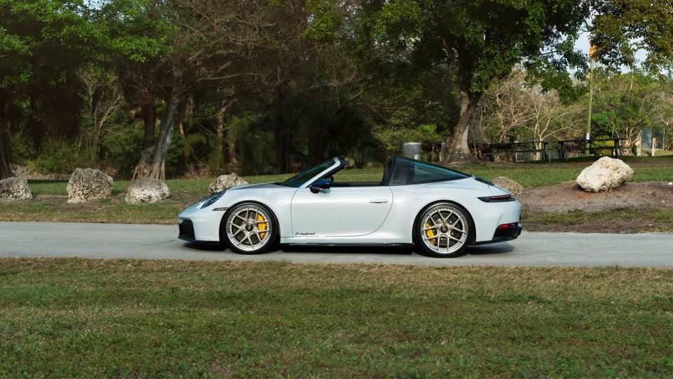Porsche 992.2 GTS | Ice Gray Metallic | on HRE S101SC | Satin White Gold
