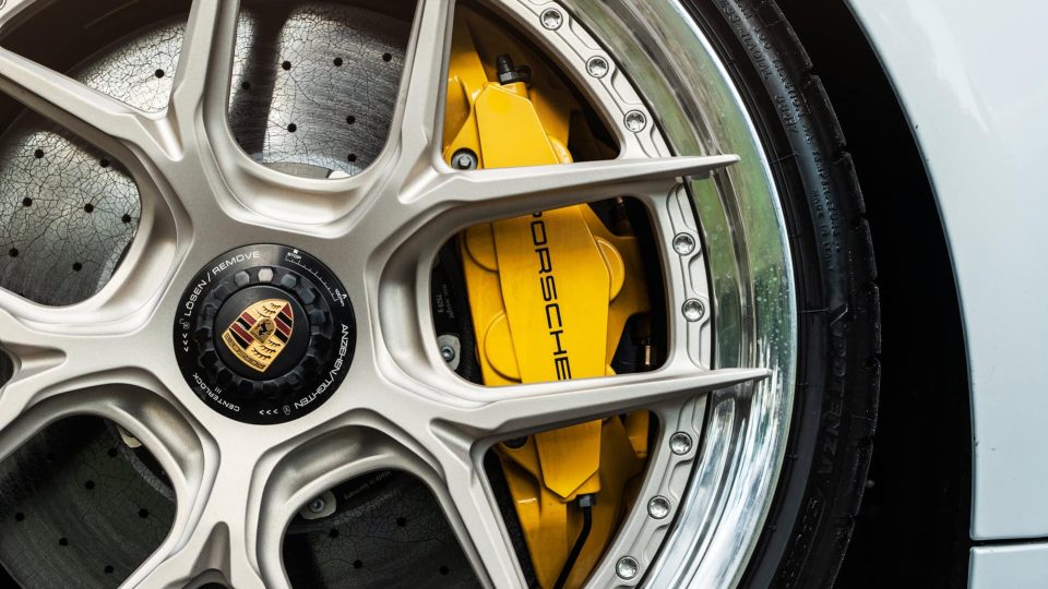 Porsche 992.2 GTS | Ice Gray Metallic | on HRE S101SC | Satin White Gold