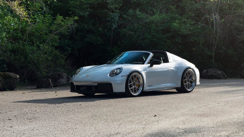 Porsche 992.2 GTS | Ice Gray Metallic | on HRE S101SC | Satin White Gold