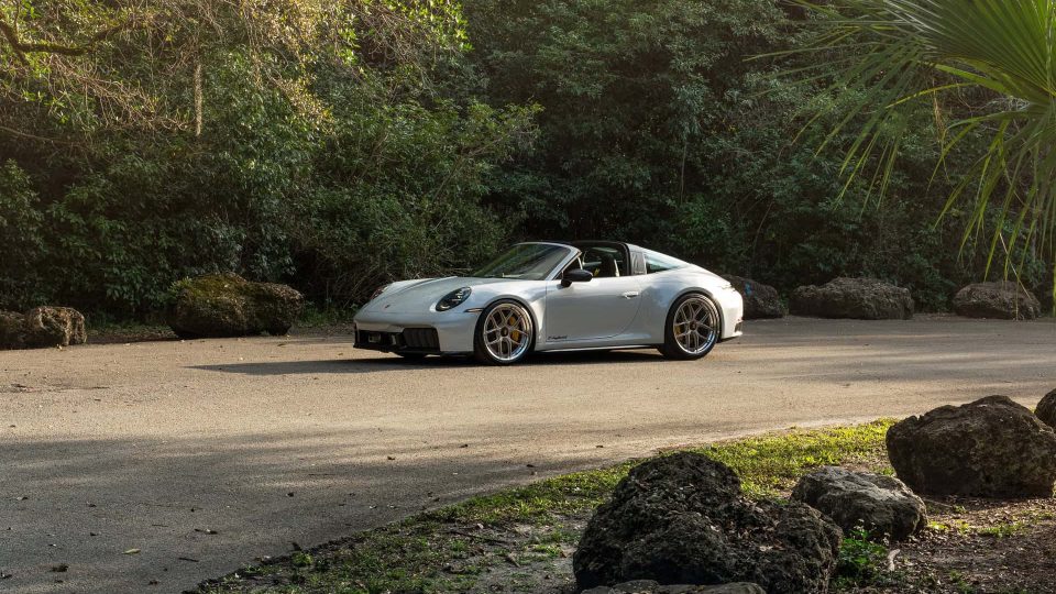 Porsche 992.2 GTS | Ice Gray Metallic | on HRE S101SC | Satin White Gold