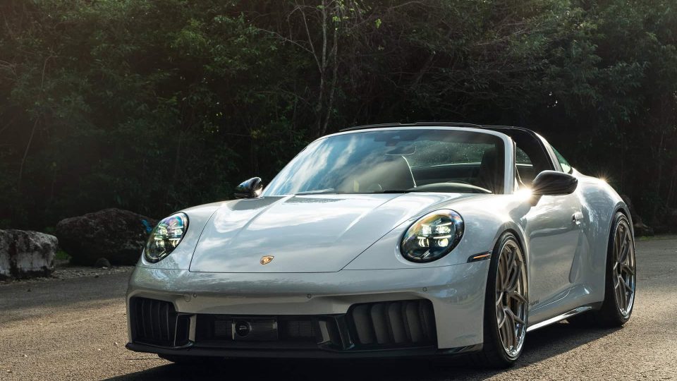 Porsche 992.2 GTS | Ice Gray Metallic | on HRE S101SC | Satin White Gold