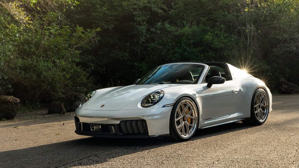 Porsche 992.2 GTS | Ice Gray Metallic | on HRE S101SC | Satin White Gold
