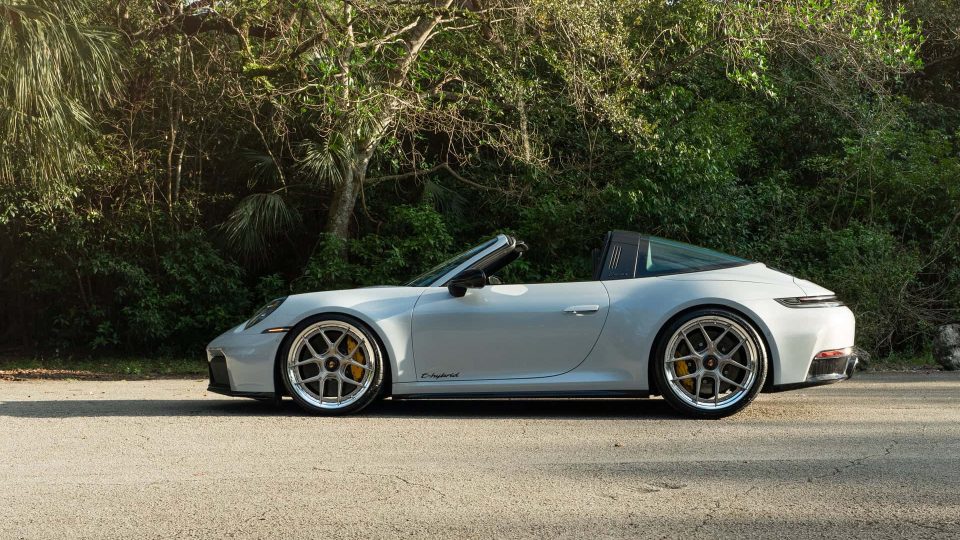 Porsche 992.2 GTS | Ice Gray Metallic | on HRE S101SC | Satin White Gold