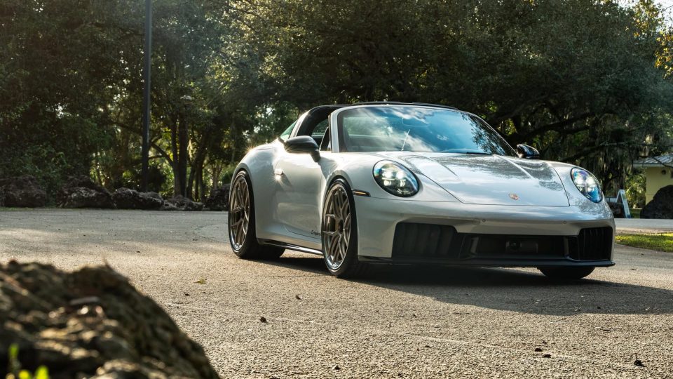 Porsche 992.2 GTS | Ice Gray Metallic | on HRE S101SC | Satin White Gold