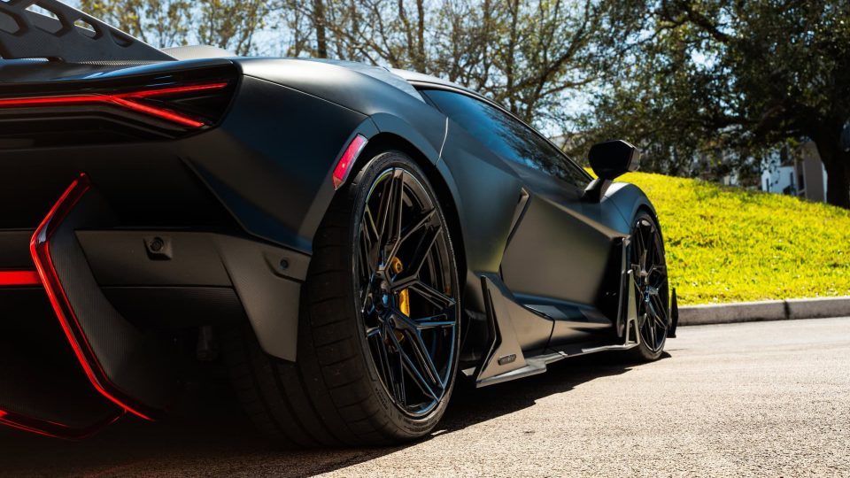 Duke Dynamics Revuelto | Nero | on Vossen S21-08 Wheels | Gloss Black