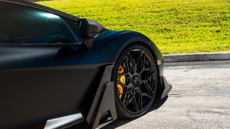 Duke Dynamics Revuelto | Nero | on Vossen S21-08 Wheels | Gloss Black