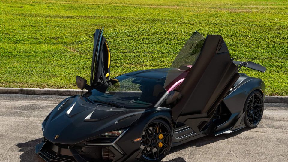 Duke Dynamics Revuelto | Nero | on Vossen S21-08 Wheels | Gloss Black