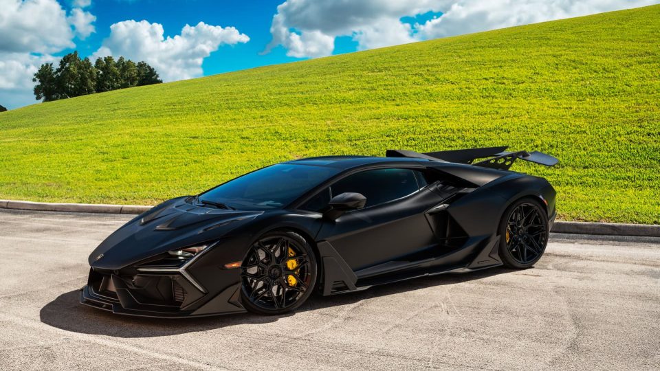Duke Dynamics Revuelto | Nero | on Vossen S21-08 Wheels | Gloss Black