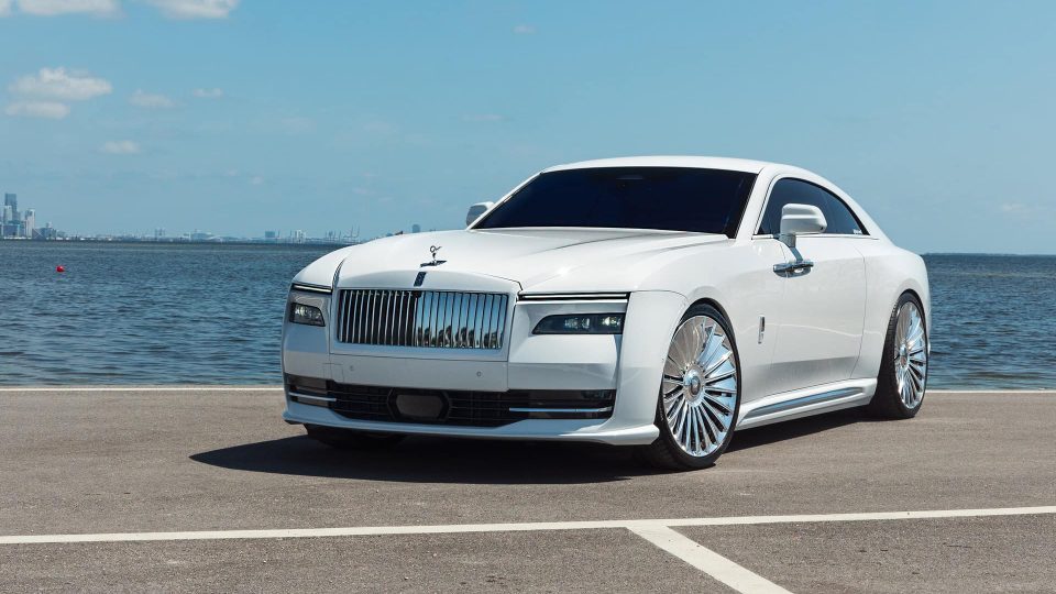 Rolls-Royce Spectre | English White | on 1886 G100 | Brushed Clear