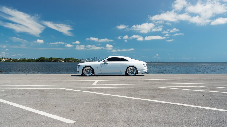 Rolls-Royce Spectre | English White | on 1886 G100 | Brushed Clear
