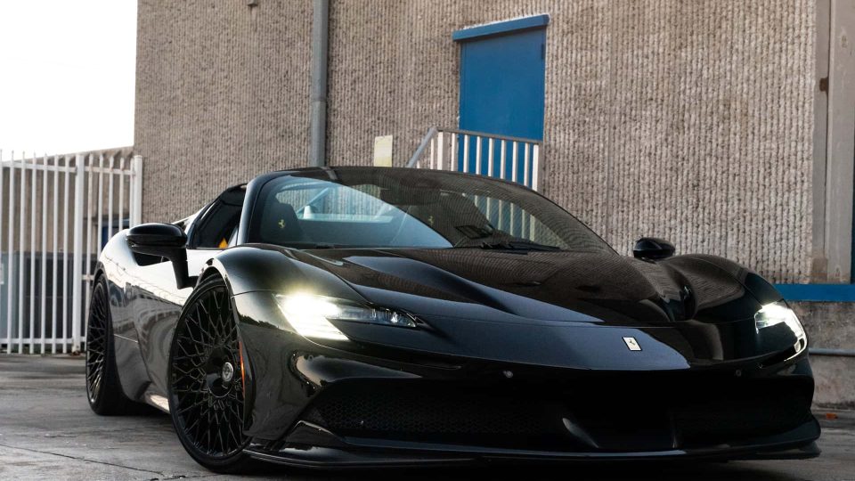 Ferrari SF90 | Nero | on HRE 501M | Gloss Black
