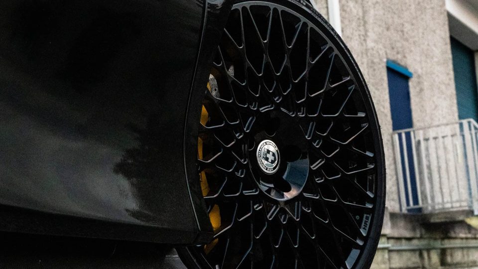 Ferrari SF90 | Nero | on HRE 501M | Gloss Black