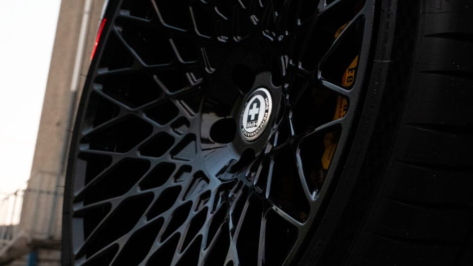 Ferrari SF90 | Nero | on HRE 501M | Gloss Black